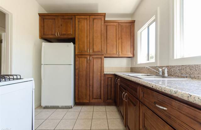 1206 1/2 Gordon St Gallery 4