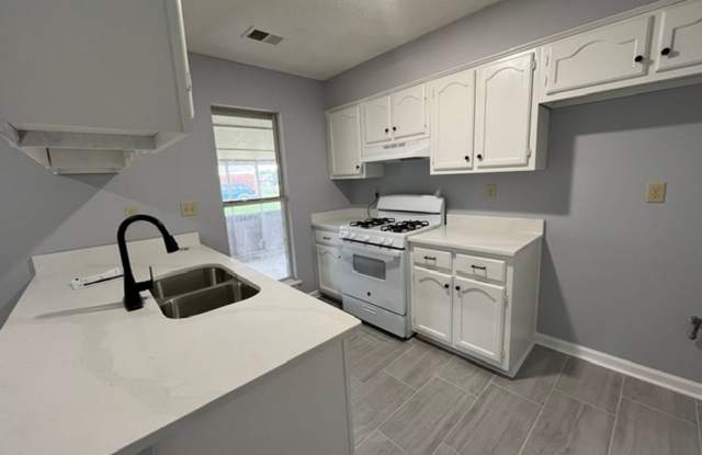Renovated 3 Bedroom 2 Bath Home for Rent!! Gallery 4
