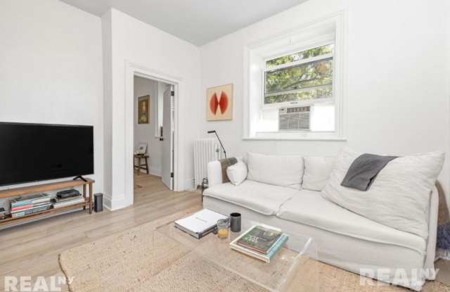 211 Lafayette Avenue Gallery 2