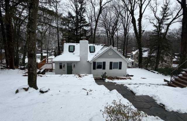 4 Laurel Trl - 4 Laurel Trail, Kinnelon, NJ 07405
