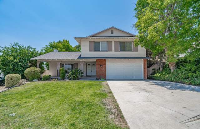 Spacious 4-Bedroom Home with Sun Room  Views in Saugus! photos photos