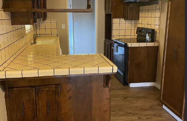 Charming Single-Story Home with Spacious Backyard in Manteca! Gallery 3