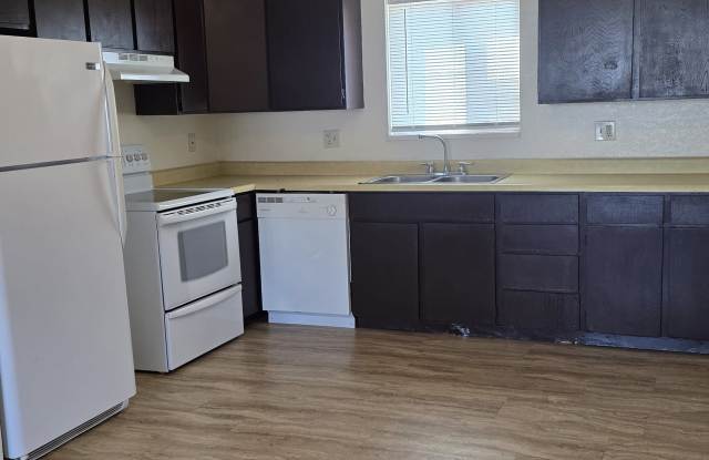 2543 Grand Avenue - 1 Gallery 2