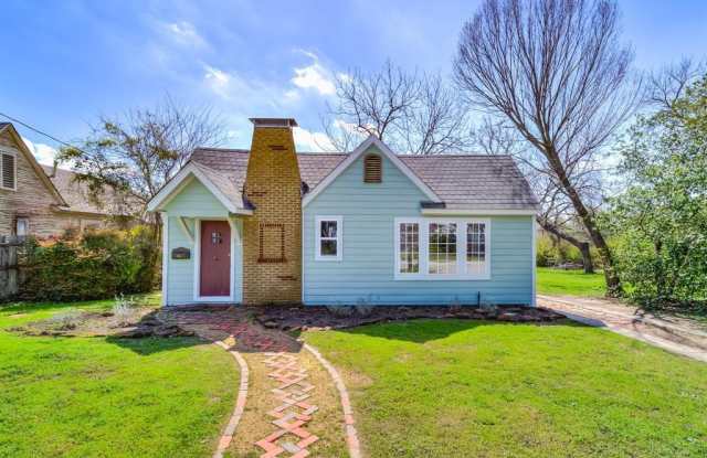 614 E College Street - 614 East College Street, Denton, TX 76209