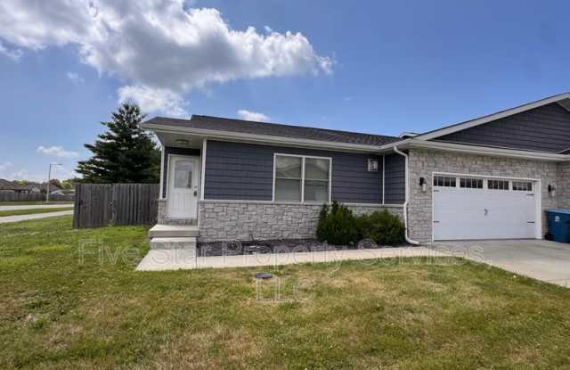 1203 Hawthorn Ct photos photos