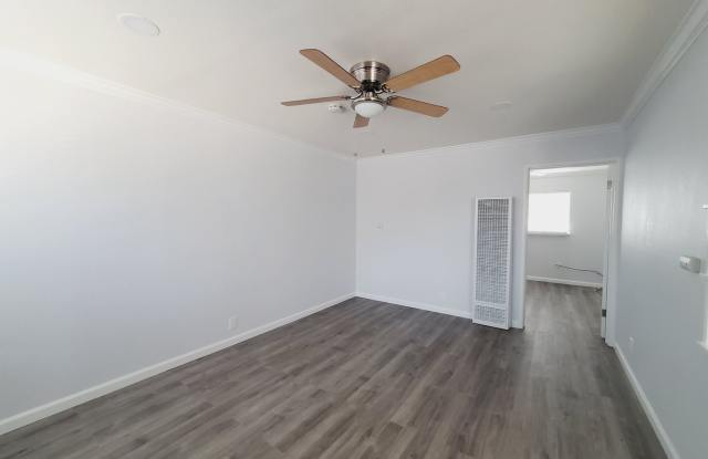Ground floor One bedroom with Private Patio near Diamond District Gallery 3