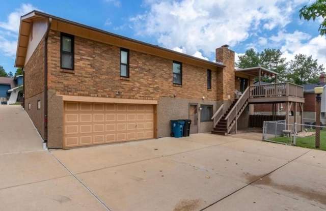 Spacious 4BR House in Saint Louis Gallery 1