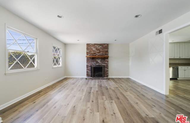 4513 Wawona St Gallery 4