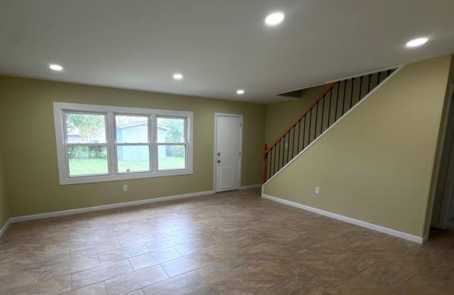 54 PLUMTREE Lane Gallery 2