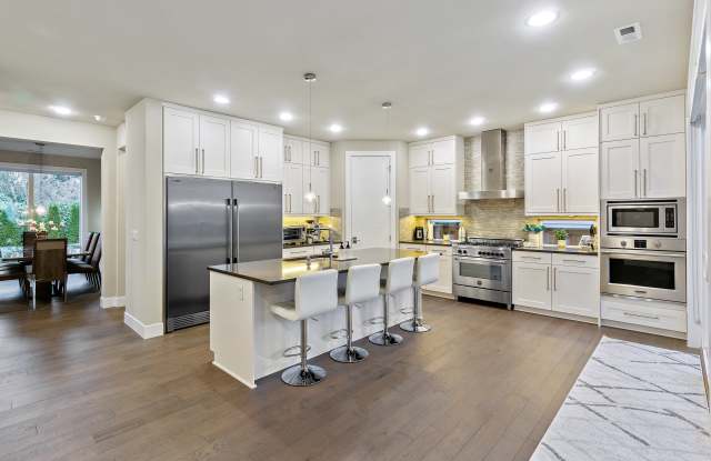 2821 Garden Avenue North photos photos