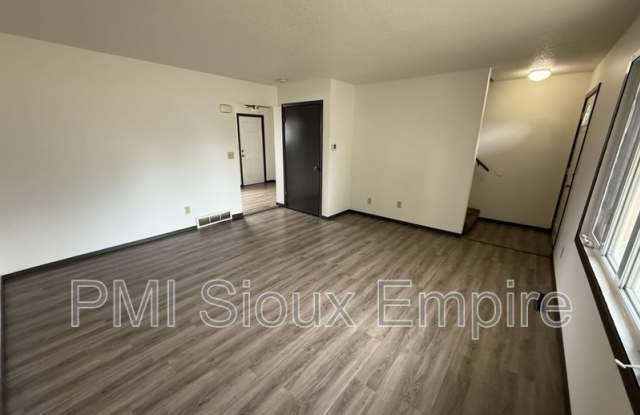 612 E 6th st photos photos