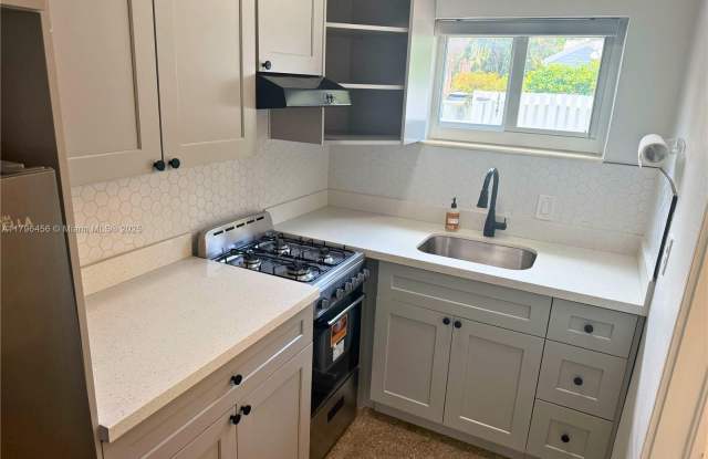 1845 Monroe St photos photos