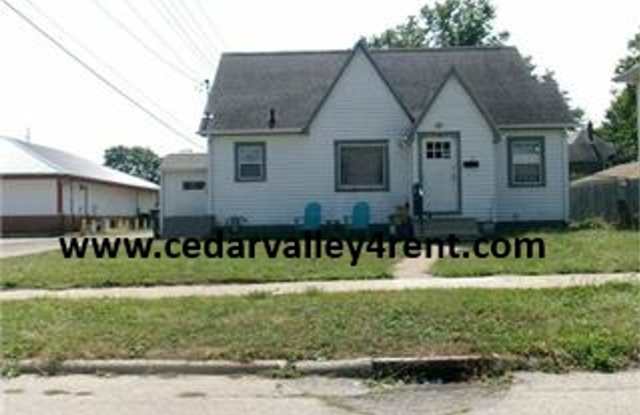 3 Bedroom 1 Bath 517 Center St Waterloo IA Gallery 1