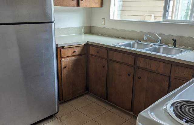 3299 Center Street Northeast Gallery 4