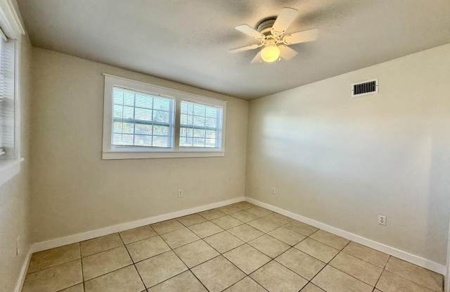 106 N El Centro Boulevard Gallery 4