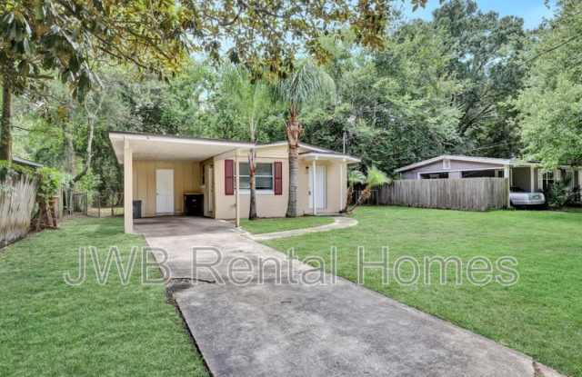 1165 Denaud St photos photos