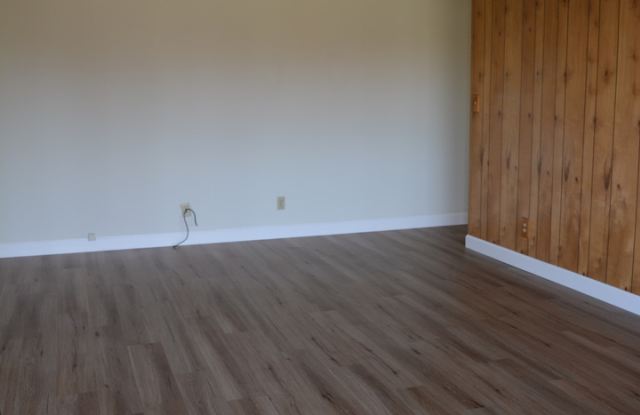 UPSTAIRS 2 BEDROOM UNIT IN A 4PLEX AT HAMILTON DOWNS photos photos