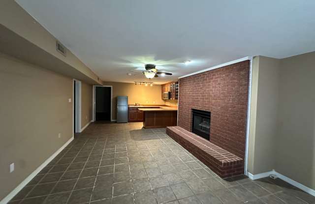 401 Carden Place Gallery 4