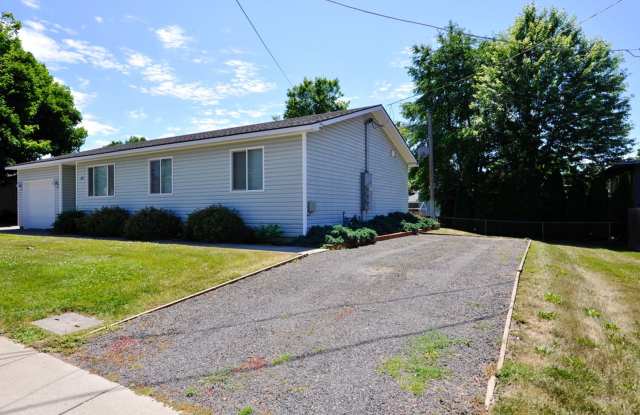 3 bed 2 bath rancher with master en-suite  RV parking photos photos