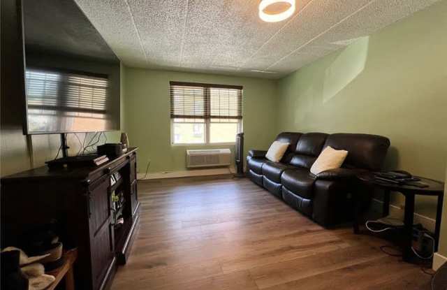 490 Clove Rd Apt 1E Gallery 2