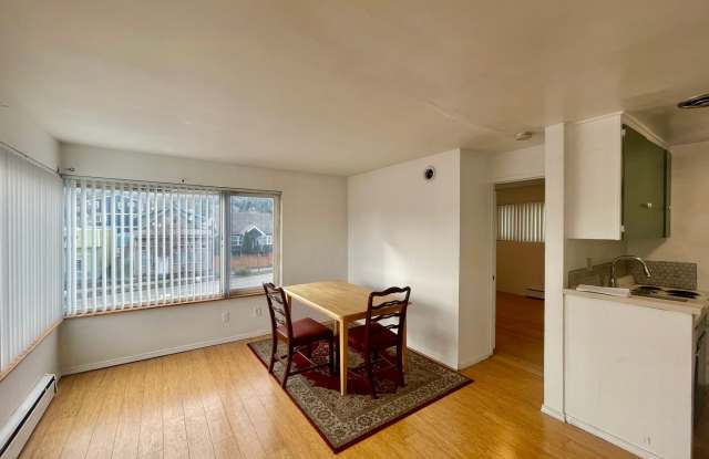 Corner Unit! 1 Bedroom, 1 Bath Apartment in Columbia City, $1400 per month photos photos