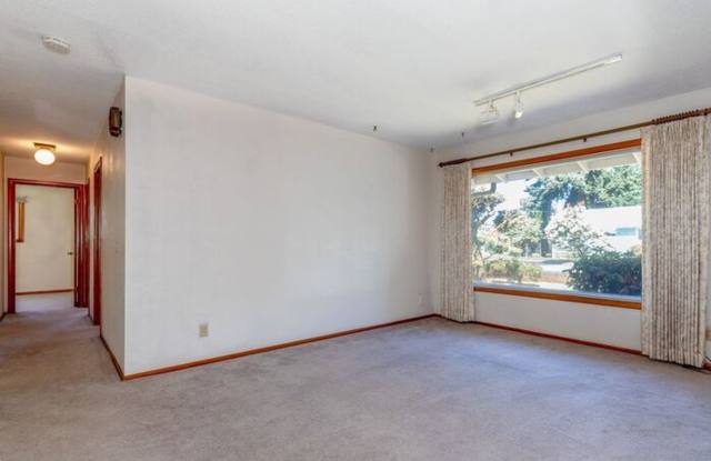 Nice Home in a Quiet Milwaukie Neighborhood! Gallery 3