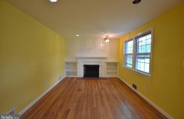 7804 RIDGEWOOD Drive Gallery 2