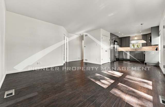 Gorgeous Condo with Washer/Dryer and Central AC Gallery 4