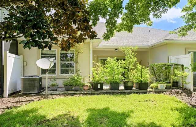 535 WOODED CROSSING Circle Gallery 3