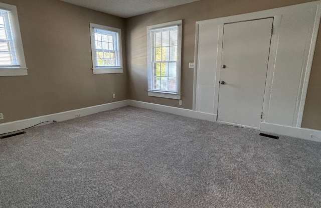 3-bedroom Close to South Elm Street Gallery 3