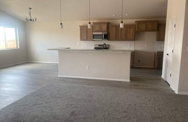 ALL PROSPECTIVE TENANTS MUST SUBMIT A $58 NON-REFUNDABLE APPLICATION FEE PER APPLICANT ONLINE AND BE PRE-QUALIFIED PRIOR TO ANY SHOWINGS Gallery 3