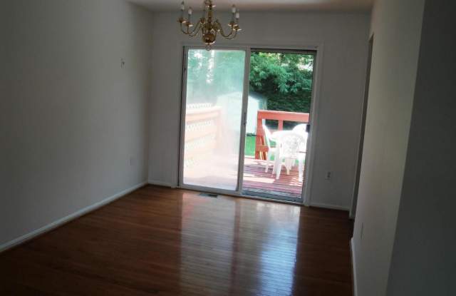 2917 CHAIN BRIDGE RD Gallery 3