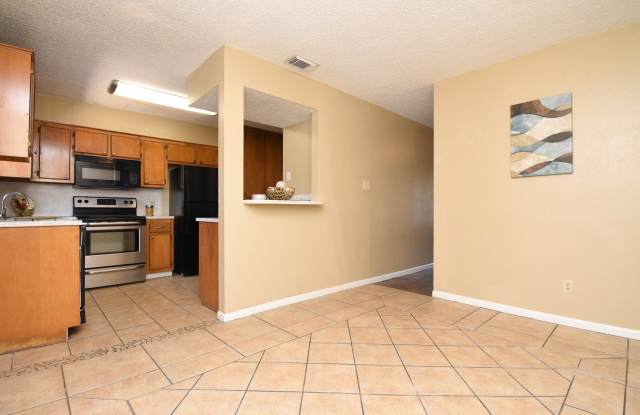 207 Palmwood DrApt 2 - 207 Palmwood Drive, Victoria, TX 77901
