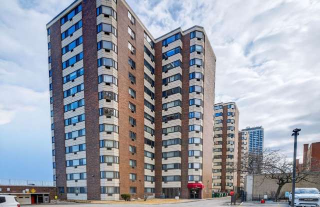 NO MOVE-IN FEE / NO DEPOSIT (Based on Credit) Lakefront Studio High-Rise – Heat & Water Included! Gallery 3