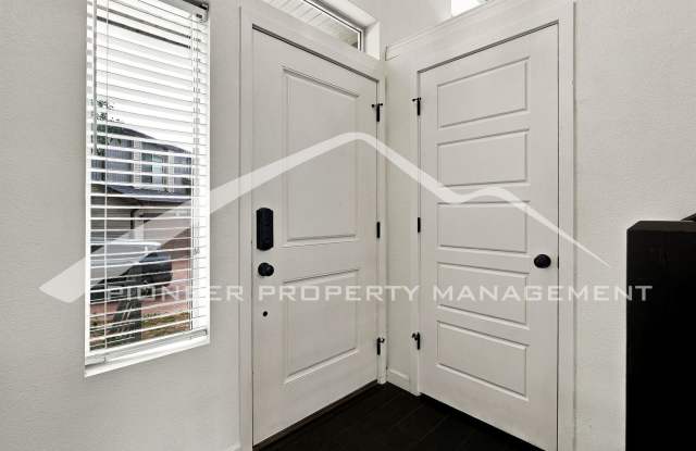 Spacious Home with Central AC and Washer/Dryer Gallery 3