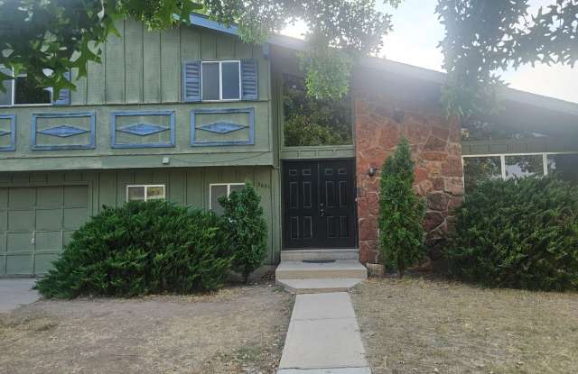 Cute 3 Bedroom Home Minutes from CSU Gallery 1