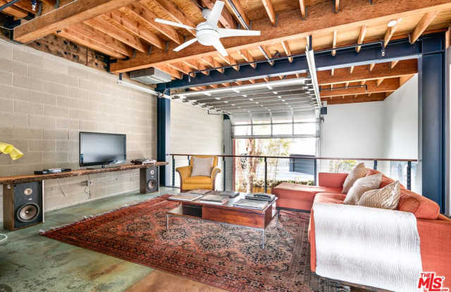 2114 NARCISSUS Court Gallery 2