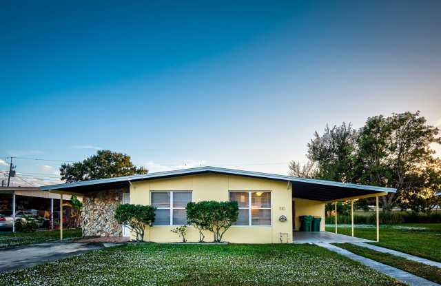 CENTRAL LOCATION IN PORT CHARLOTTE Gallery 3