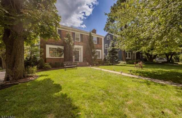514 Hartford Ct Gallery 2