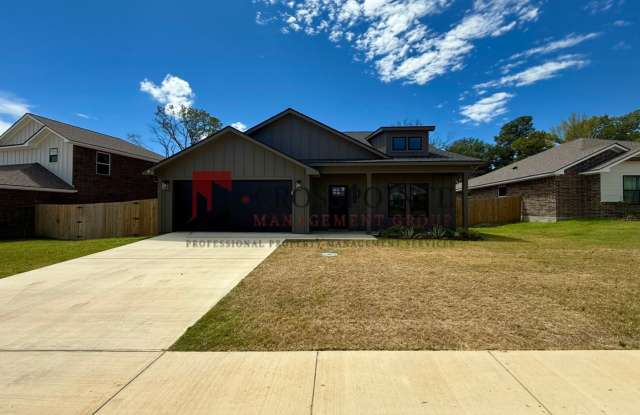 Spacious 4-Bedroom Home with 2.5 Bathrooms, 2-Car Garage & Fenced Yard photos photos Spacious 4-Bedroom Home with 2.5 Bathrooms, 2-Car Garage & Fenced Yard photos photos