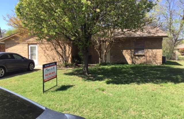 3 Bedroom/2 Bath Home - 3301 Hummingbird Lane, Denton, TX 76209