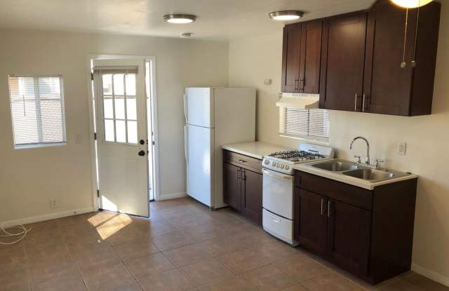 Upgraded Private Detached Studio House Gallery 3