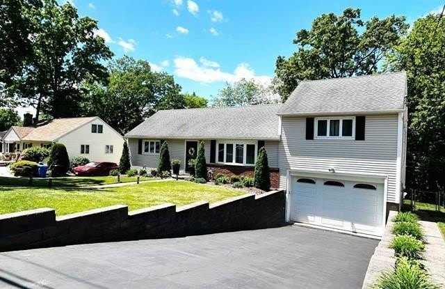 321 Maplewood Drive Gallery 2