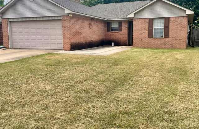 Home with Fenced in Back Yard Gallery 1