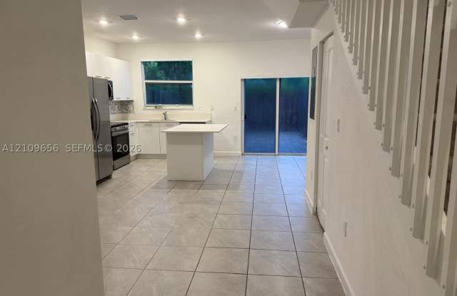 12110 NW 24th Pl Gallery 1