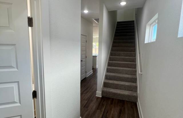 Newly built 3 and 4 bedroom townhomes available for rent! Gallery 3