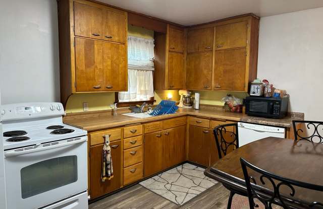 $1150| 2BD 1BA| 513 Putnam Dr | Available 9/2/2025! photos photos