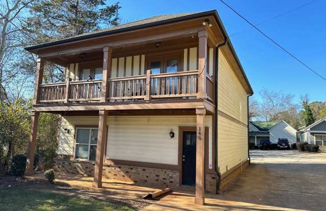 Four Bedroom Near Downtown Athens Gallery 3