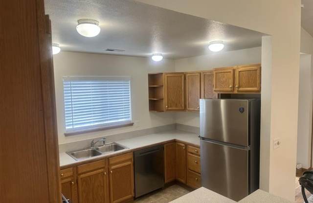 Spacious 3 Bedroom Ranch Home on Corner Lot – 98682 Gallery 4
