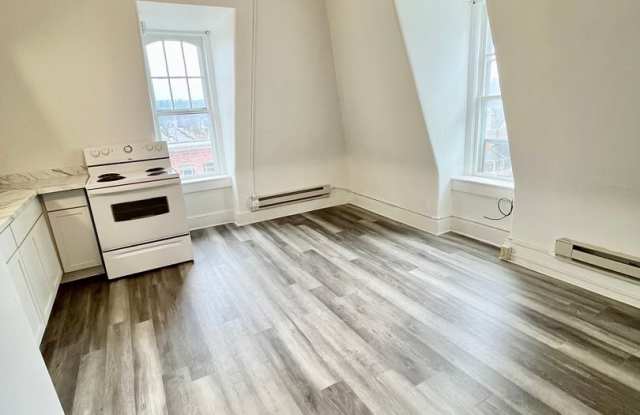 135-137 W Linn St Gallery 2